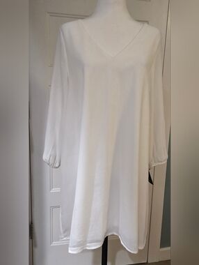 Lulu's Classic White V-Neck Dress